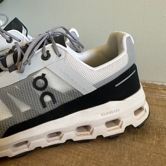 On Cloudvista Low Top Trail Sneakers | 10.5 - Picture 3 of 9